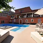 Monte Rosa 4* كيافاري